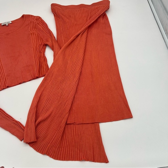 Ronny Kobo Orange Ribbed 2-Piece Set – Crop Top & Maxi Skirt – Size M - Picture 4 of 16
